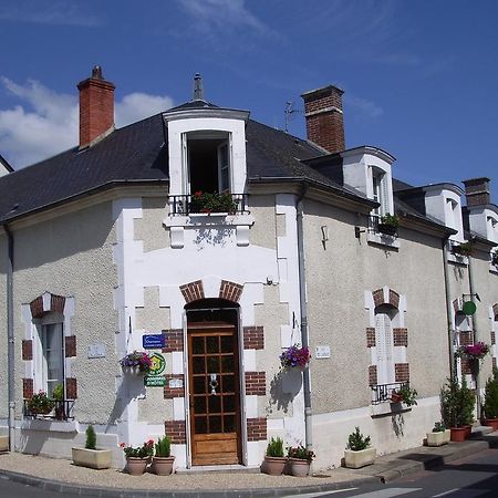 Bed and Breakfast Les Glycines Plaimpied-Givaudins Esterno foto