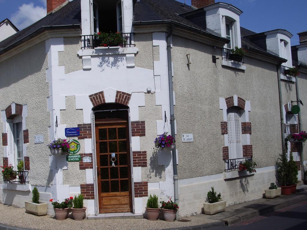 Bed and Breakfast Les Glycines Plaimpied-Givaudins Esterno foto