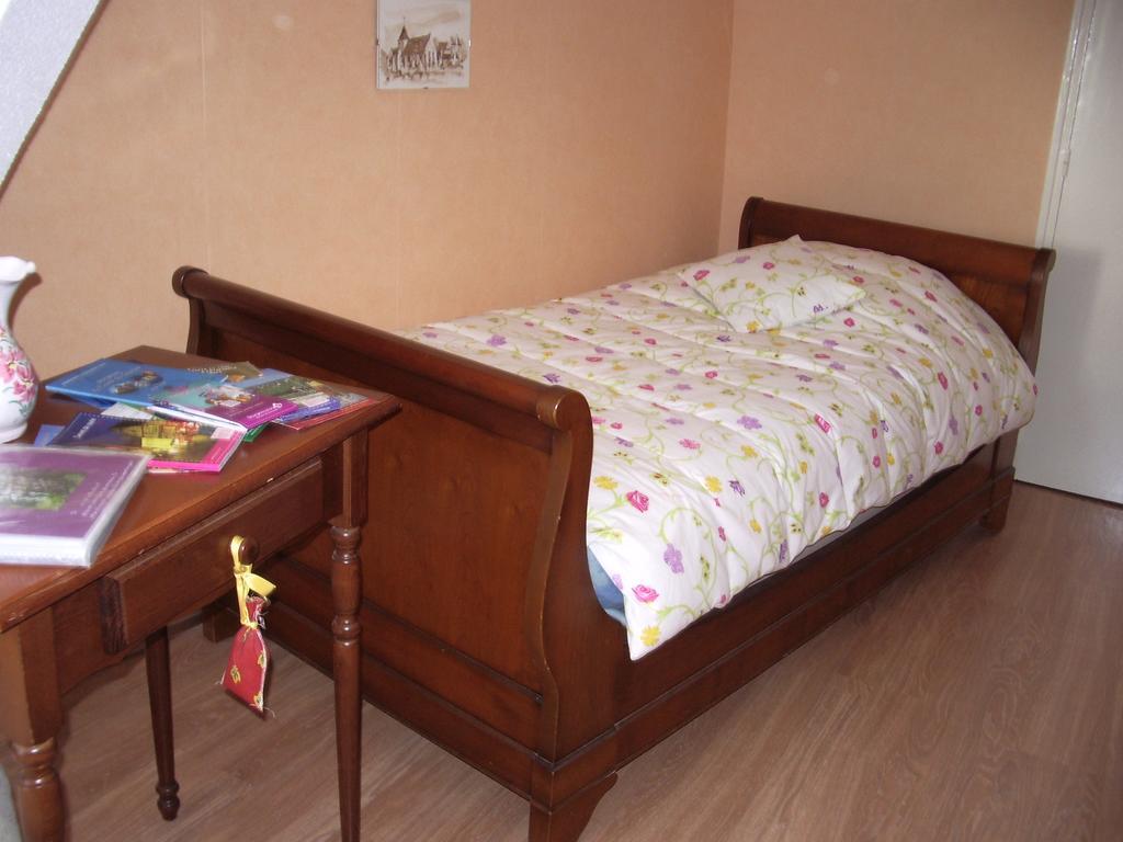 Bed and Breakfast Les Glycines Plaimpied-Givaudins Esterno foto