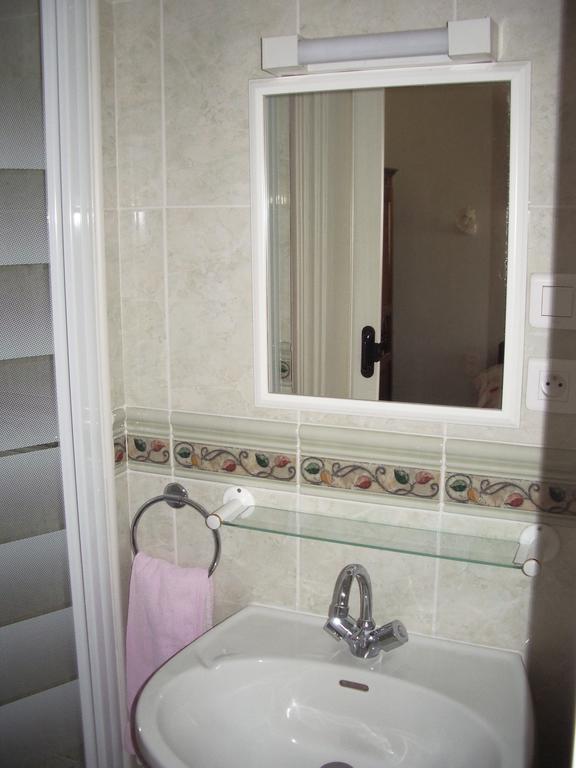 Bed and Breakfast Les Glycines Plaimpied-Givaudins Esterno foto
